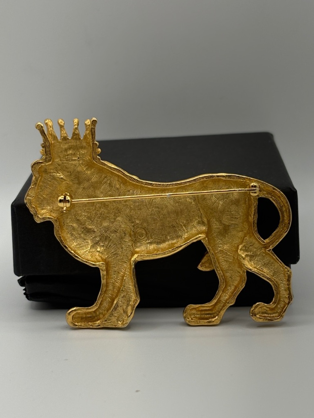 Rare Anne Klein Royal Gold Crowned Lion Brooch Vintage 80’s - Picture 6 of 7